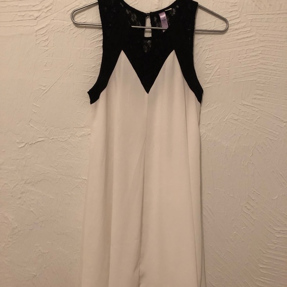 Francesca’s Alya White/Black dress - Picture 2 of 4